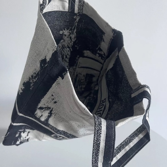 NEW Christian Dior Rare NYC Paris VIP Exclusive Tote Fall 2024 - Picture 5 of 11